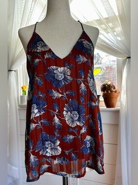VICI Spaghetti Strap V Neck Tank Top Blouse. EUC! 
Size: Small
